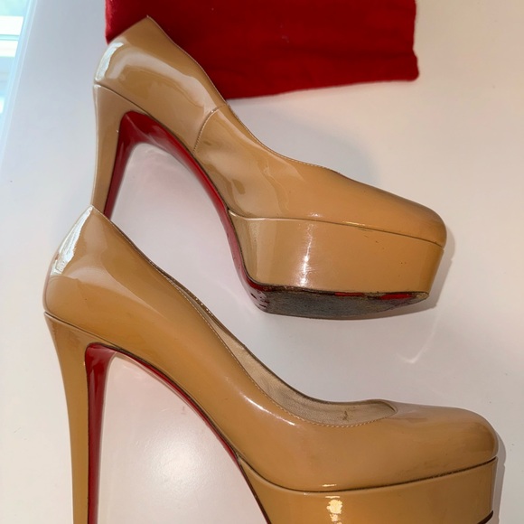 Christian Louboutin Nude Patent Platform Pumps with Red Soles - Picture 11 of 15